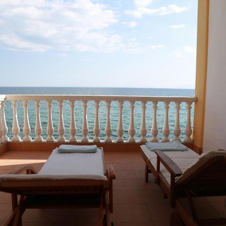 George & Katerina Houses Paralia Dionysiou Exterior photo