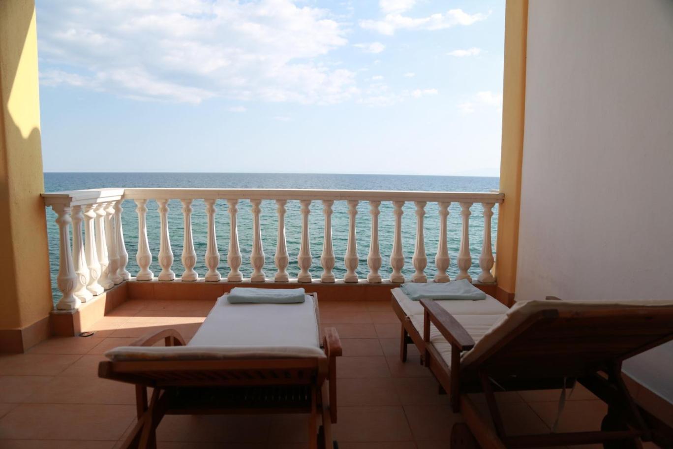 George & Katerina Houses Paralia Dionysiou Exterior photo